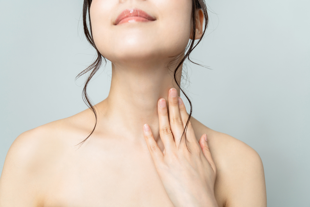 Woman's slim, contoured chin from Kybella double chin treatment in Highlands Ranch